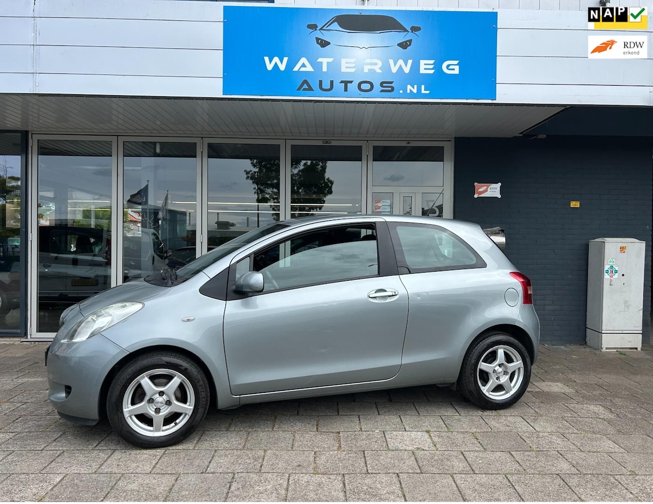 Toyota Yaris - 1.3 VVTi Sol Airco/elektrische ramen/Lm velgen - AutoWereld.nl