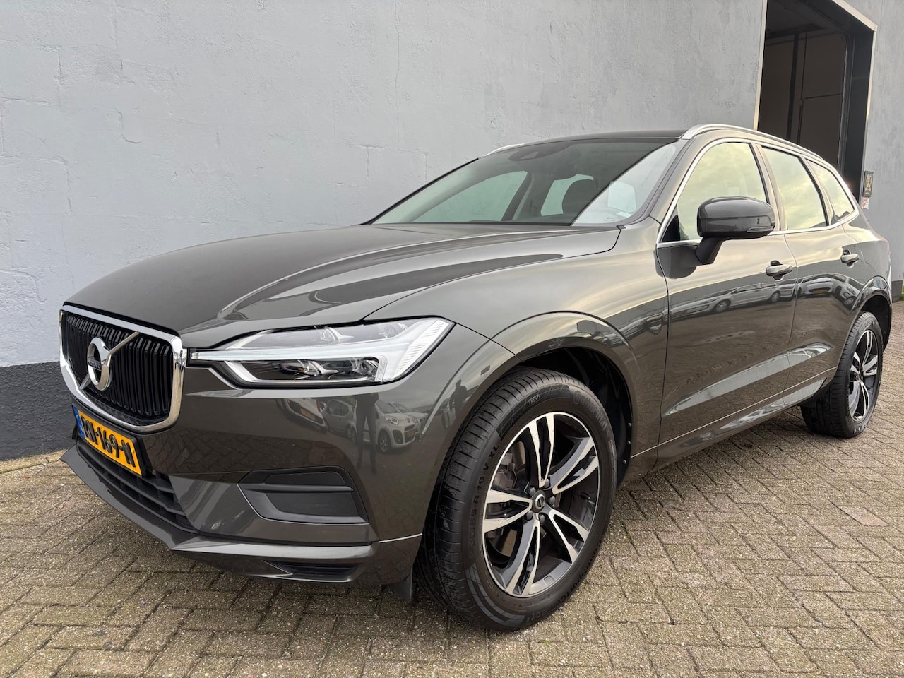 Volvo XC60 - 2.0 T5 Momentum - CarPlay - Leder - AutoWereld.nl