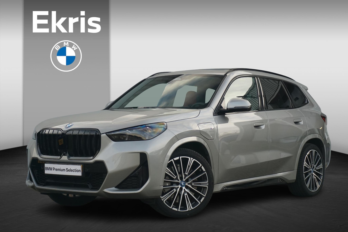BMW X1 - xDrive25e M Sportpakket Pro 20'' / Panoramadak / Harman Kardon / Head-Up Display / Trekhaa - AutoWereld.nl