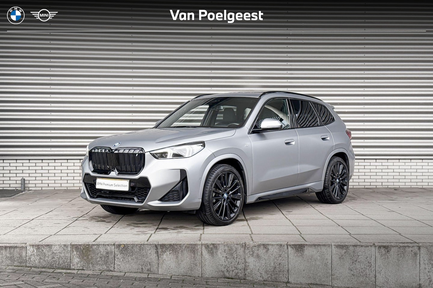 BMW iX1 - xDrive30 67 kWh Innovation Pack / Comfort Pack / Travel Pack / Panoramadak / Elektrisch ve - AutoWereld.nl