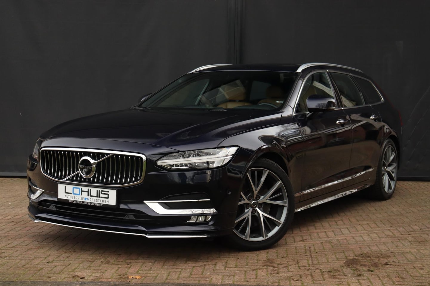 Volvo V90 - 2.0 T6 Inscription B&W | Trekhaak | Pano | 360 - AutoWereld.nl