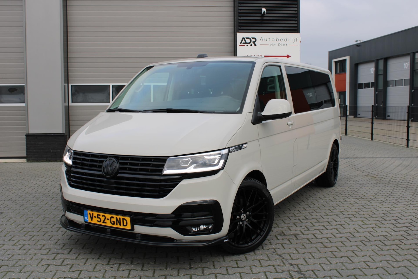 Volkswagen Transporter - 2.0 TDI 150 PK DSG 20''LM/AIRCO/CRUISE/DUBBELCABINE/TREKHAAK/FULL LED/ASCOTGREY - AutoWereld.nl