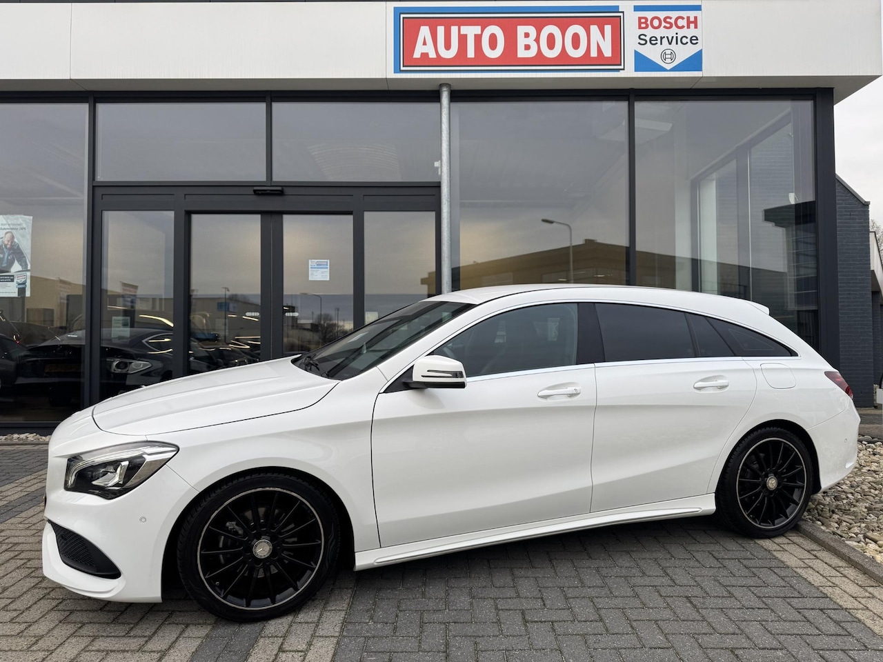 Mercedes-Benz CLA-klasse Shooting Brake - 180 AMG AUTOMAAT 122PK :NAVI/LED/P-CAM/1.EIG -/ MEDIA/2XPDC/18''AMG/BTA/STOELVERWARMING/NL - AutoWereld.nl