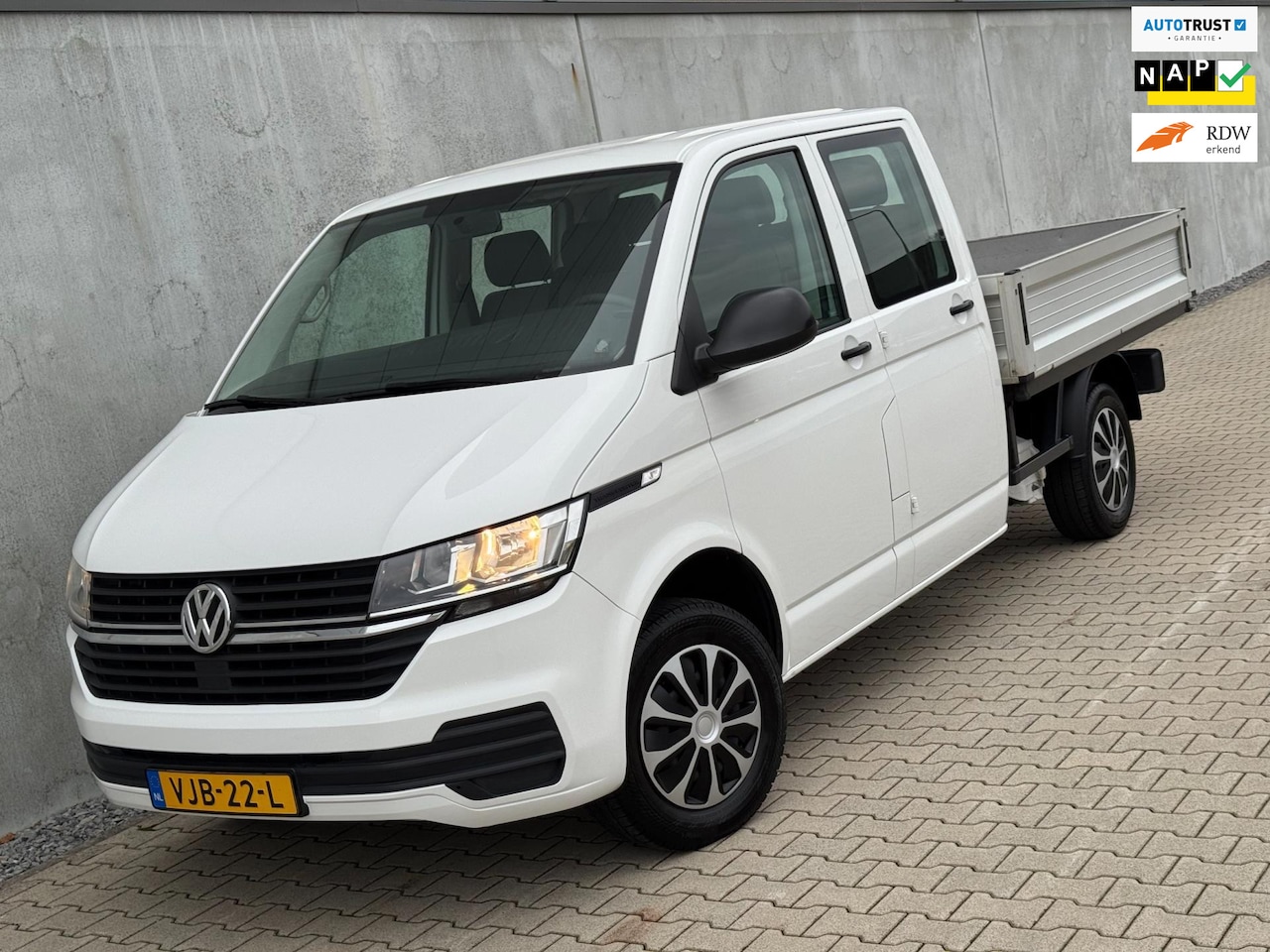 Volkswagen Transporter - 2.0 TDI L2H1 DC Pick Up 6pers Airco Navi Camera - AutoWereld.nl