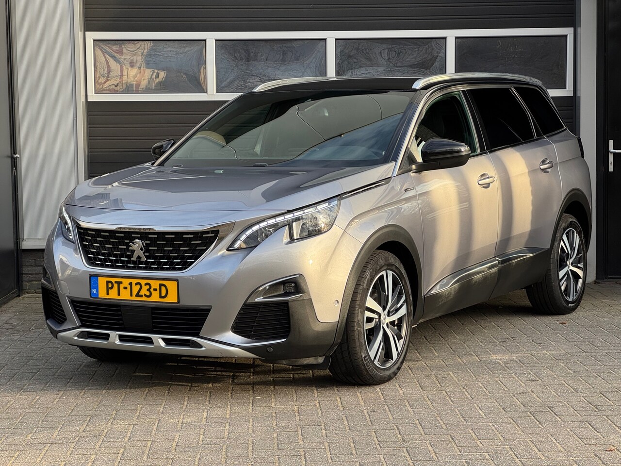 Peugeot 5008 - 1.6 e-THP GT-Line 7P LED, Navi, Cruise, NAP - AutoWereld.nl