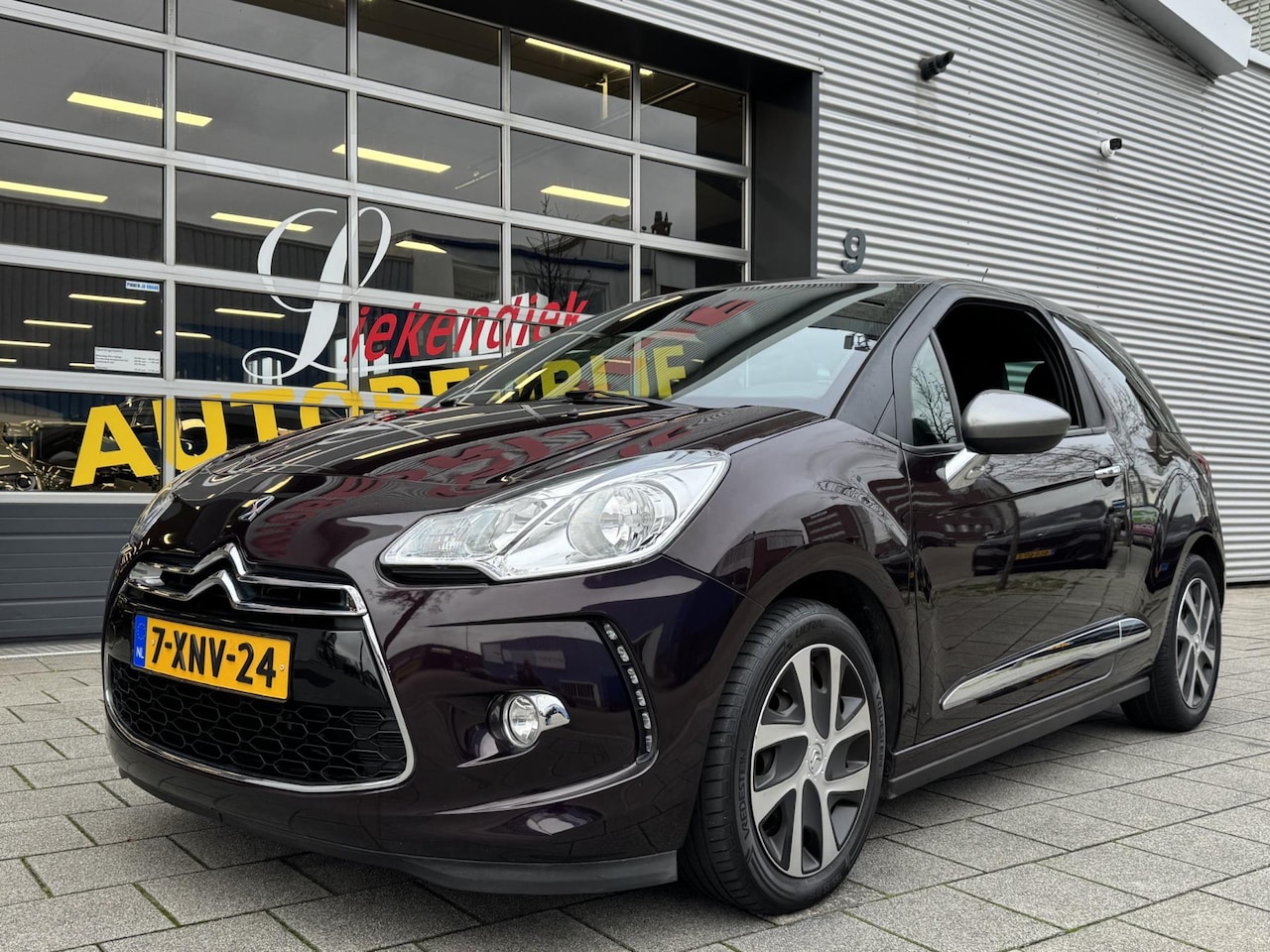 Citroën DS3 - 1.2 VTi So Chic - Navigatie I Airco I Sport pakket I PDC I LED I Afneembare trekhaak - AutoWereld.nl