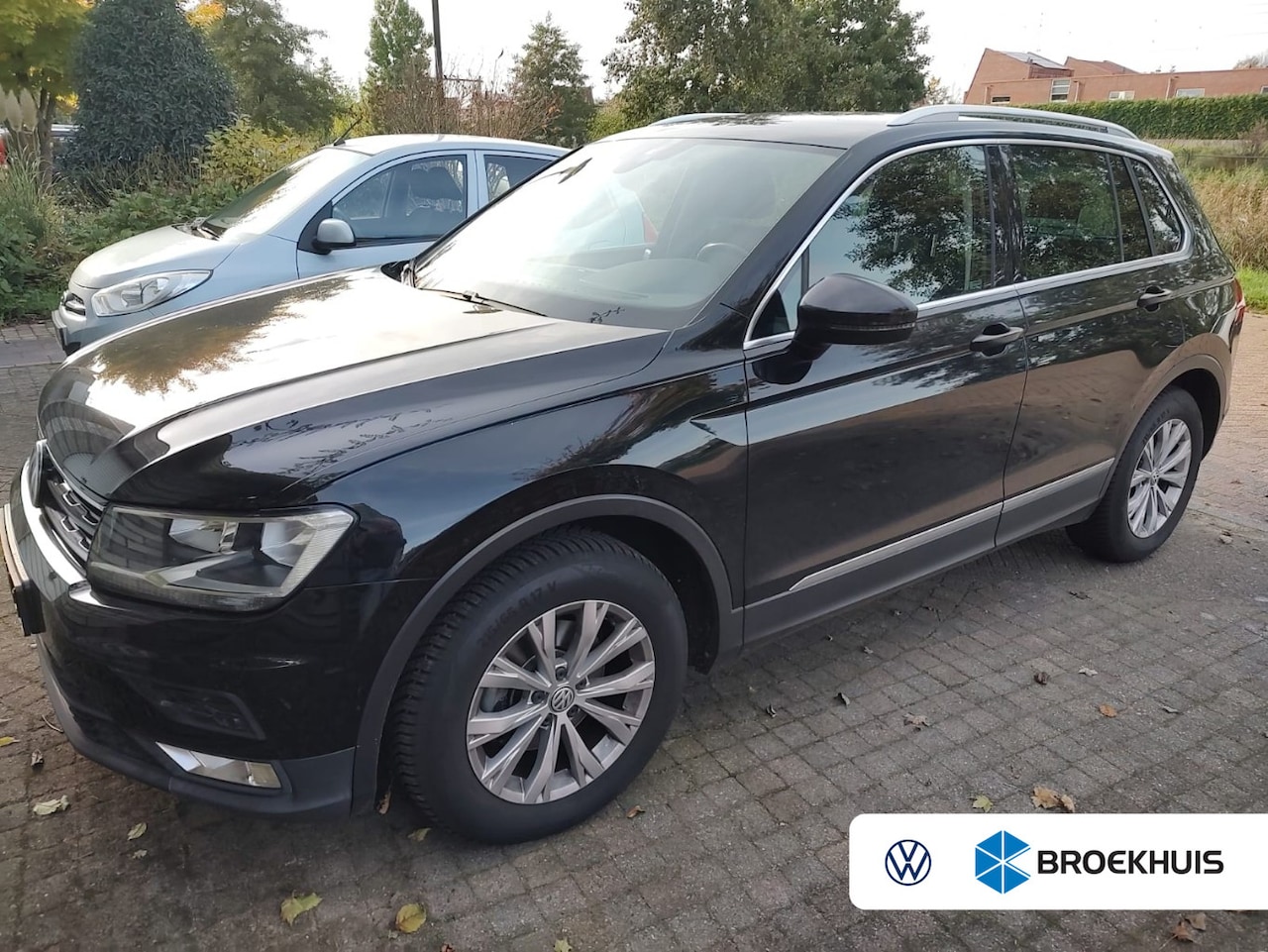 Volkswagen Tiguan - 1.4 TSI 125 pk Connected Series | Navigatie | Parkeersensoren | Cruise control | - AutoWereld.nl