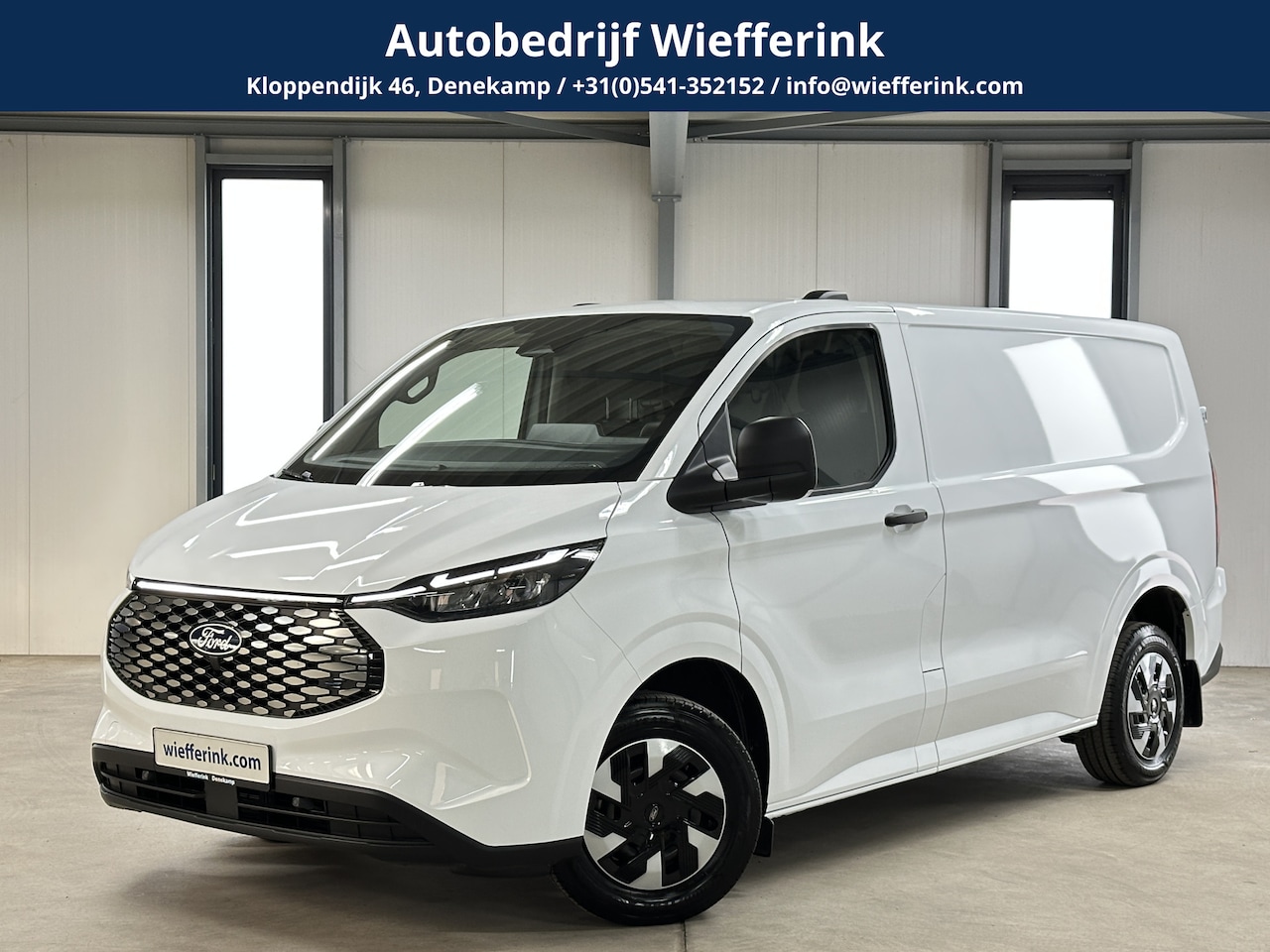 Ford E-Transit Cust. - 320 L1H1 Trend 65 kWh 136pk | Stoelverwarming | Carplay | Camera | Elek. spiegels - AutoWereld.nl