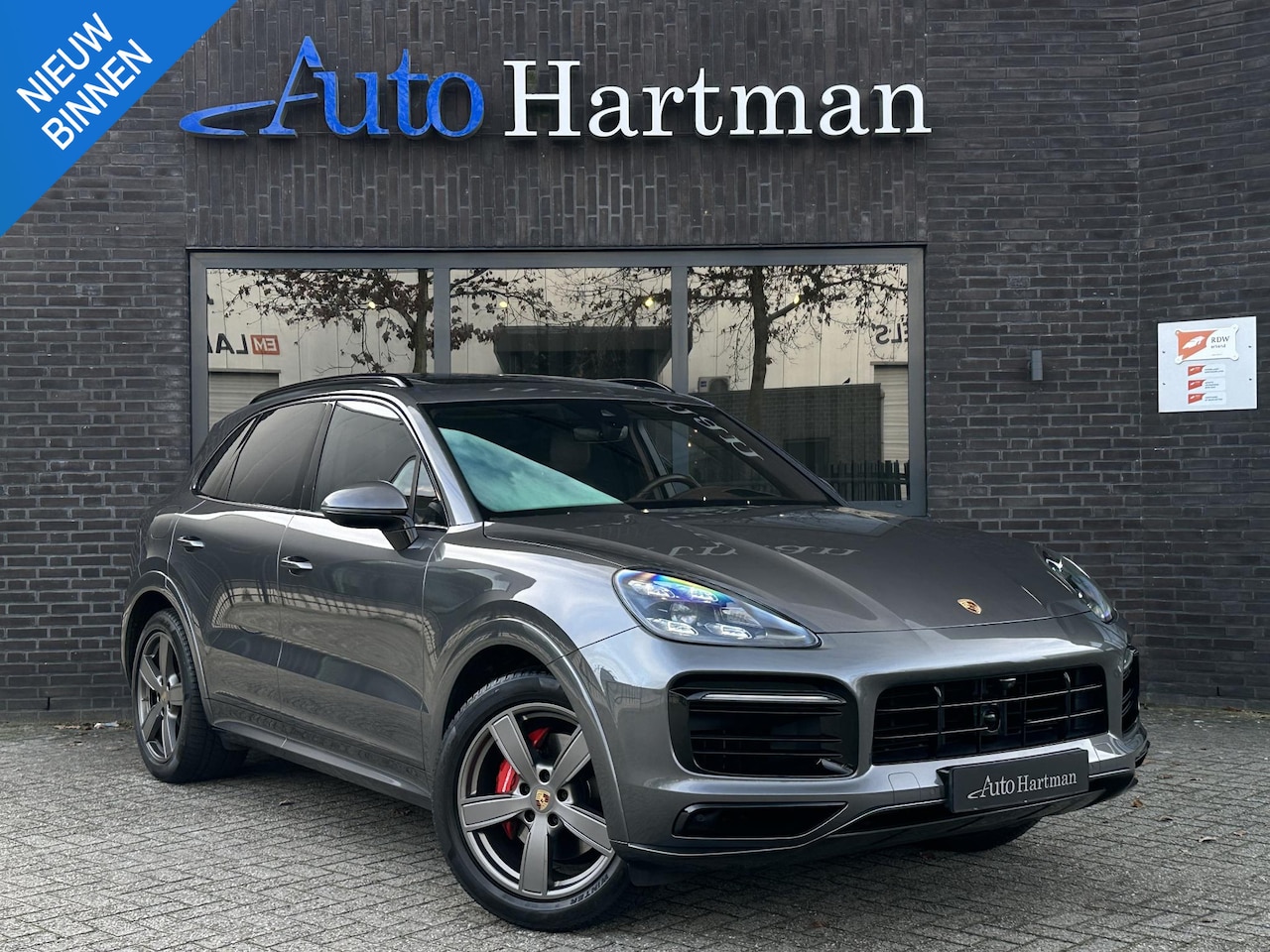 Porsche Cayenne - 3.0 E-Hybrid MASSAGE|PANO|HUD|STOELVENTILATIE|SPORT-CHRONO - AutoWereld.nl