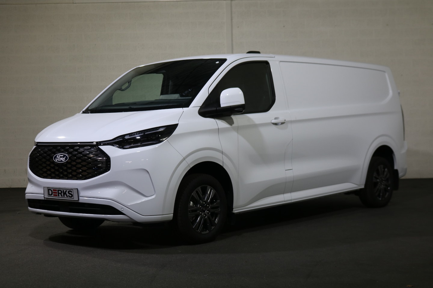 Ford E-Transit Cust. - 320 L1 H1 Limited 65 kWh 218pk (Wordt verwacht) - AutoWereld.nl