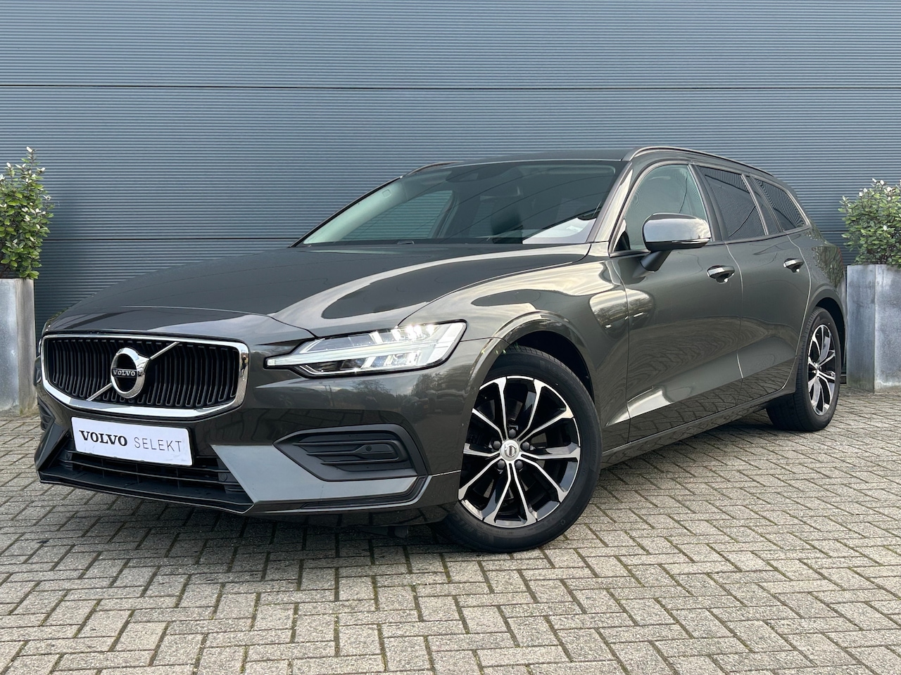 Volvo V60 - 2.0 B3 Momentum Advantage | Achteruitrijcamera | Apple Carplay/Android Auto|telefoonintegr - AutoWereld.nl