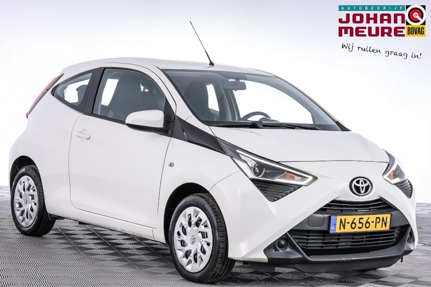 Toyota Aygo - 1.0 VVT-i x-play Automaat | CAMERA | AIRCO - AutoWereld.nl