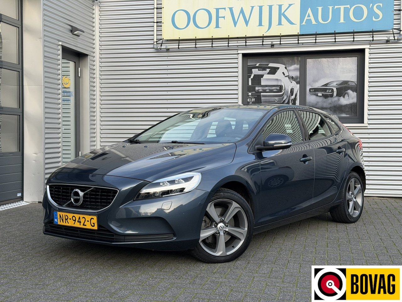 Volvo V40 - 2.0 T3 Momentum Clima Navi Led - AutoWereld.nl