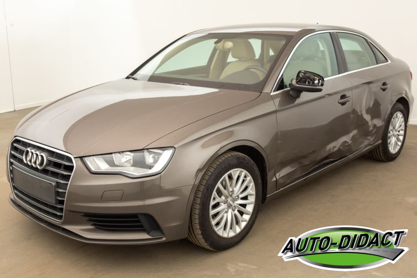 Audi A3 - 1.6 TDI Clima Navi Leder Ambiente - AutoWereld.nl