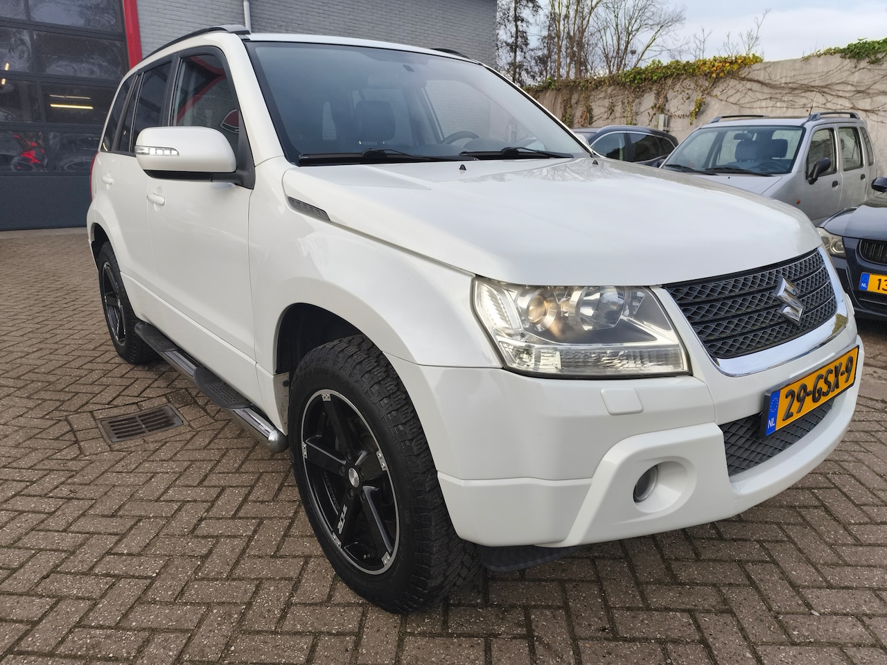 Suzuki Grand Vitara - 2.4 High Executive 2.4 High Executive, Automaat, Xenon, Trekhaak. Leder interieur. NL auto - AutoWereld.nl