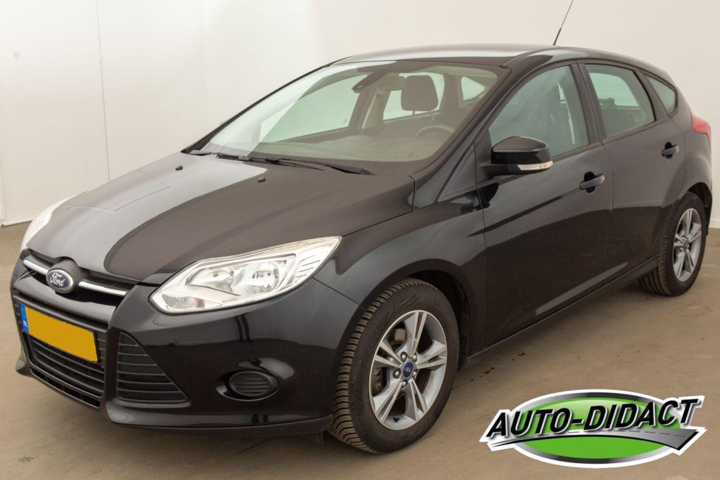 Ford Focus - 1.0 EcoBoost Airco Navi Edition - AutoWereld.nl