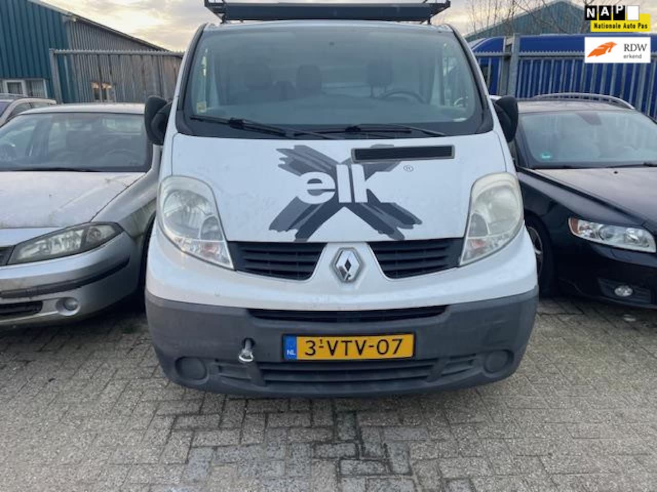 Renault Trafic - 2.0 dCi T29 L2H1 DC Générique 2.0 dCi T29 L2H1 DC Générique - AutoWereld.nl