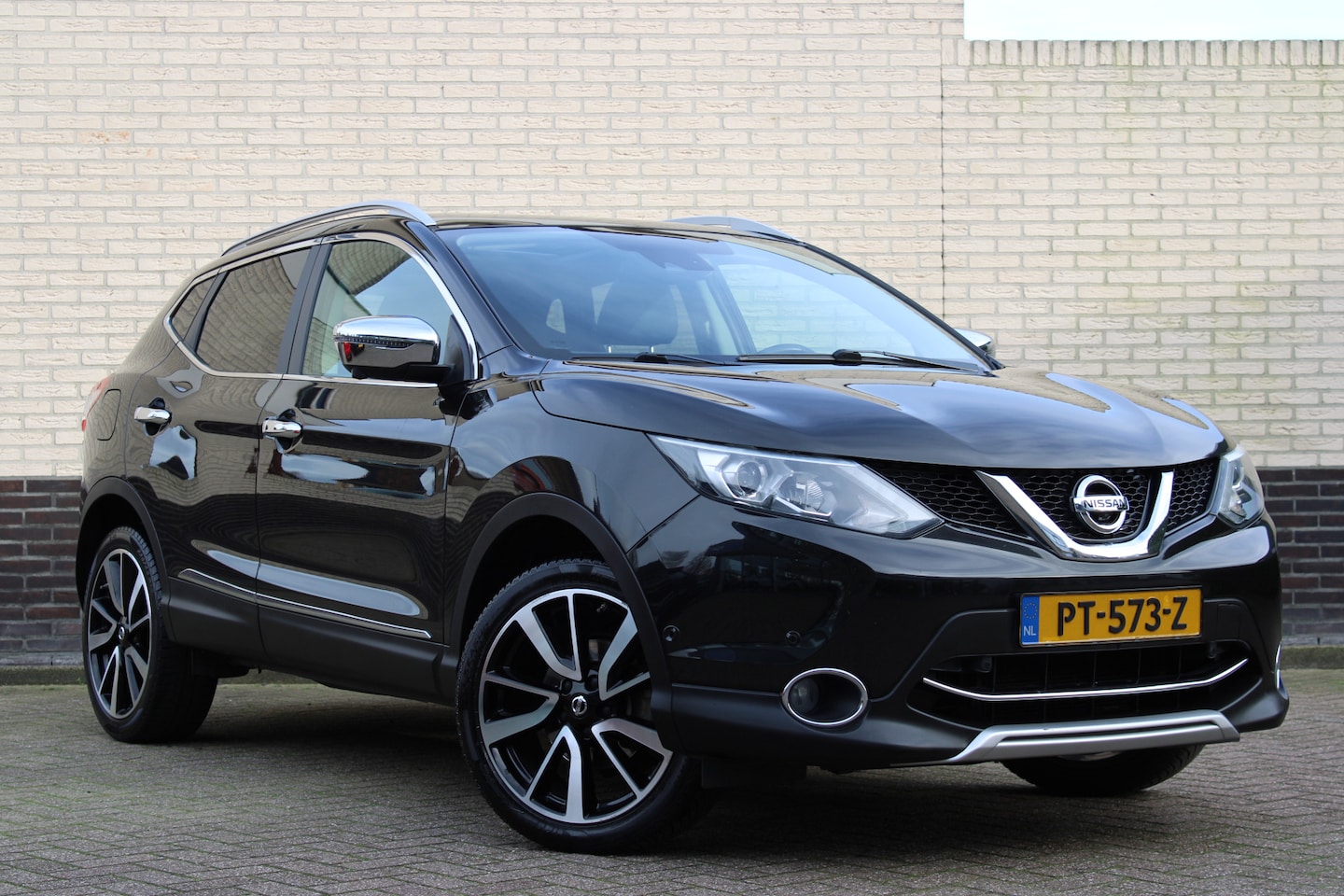 Nissan Qashqai - 1.2 Tekna | Cruise control | Leder | Panoramadak | Trekhaak | 360 camera - AutoWereld.nl