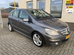 Mercedes-Benz B-klasse - 200 / Automaat / Navigatie / Telefoon / Trekhaak / Airco / Stoelverwarming