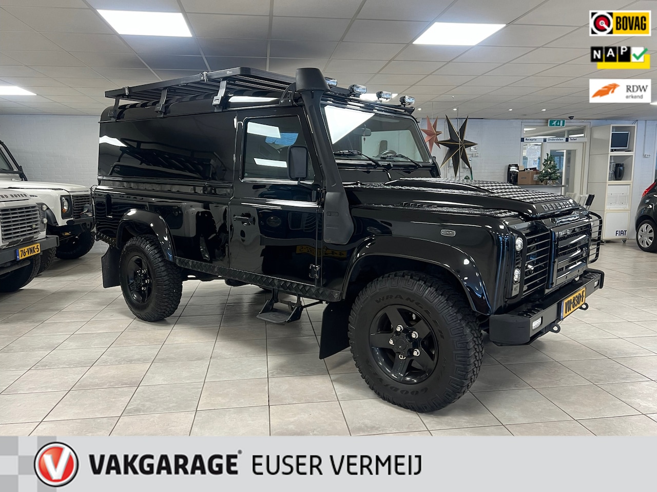 Land Rover Defender 110 - 2.2 D SW 110" XTech Airco - AutoWereld.nl