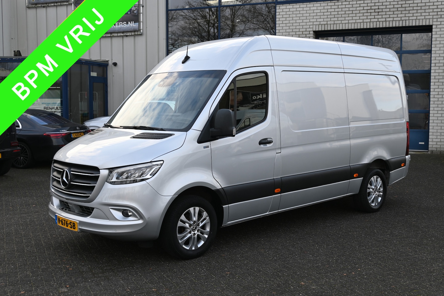 Mercedes-Benz Sprinter - 319 CDI 3.0 V6 L2H2 LED, 10.25 MBUX met navigatie en camera - AutoWereld.nl