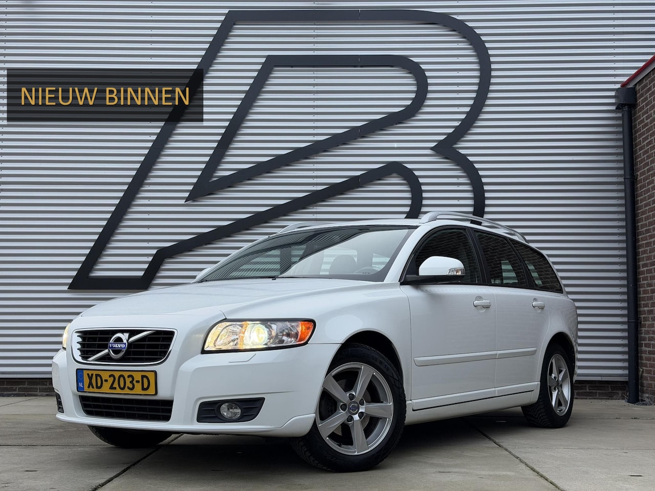 Volvo V50 - 2.0F R-Design Pro Edition 2e Eigenaar,Clima,Cruise,Trekhaak,PDC,Stoelverwarming,Dealer Ond - AutoWereld.nl