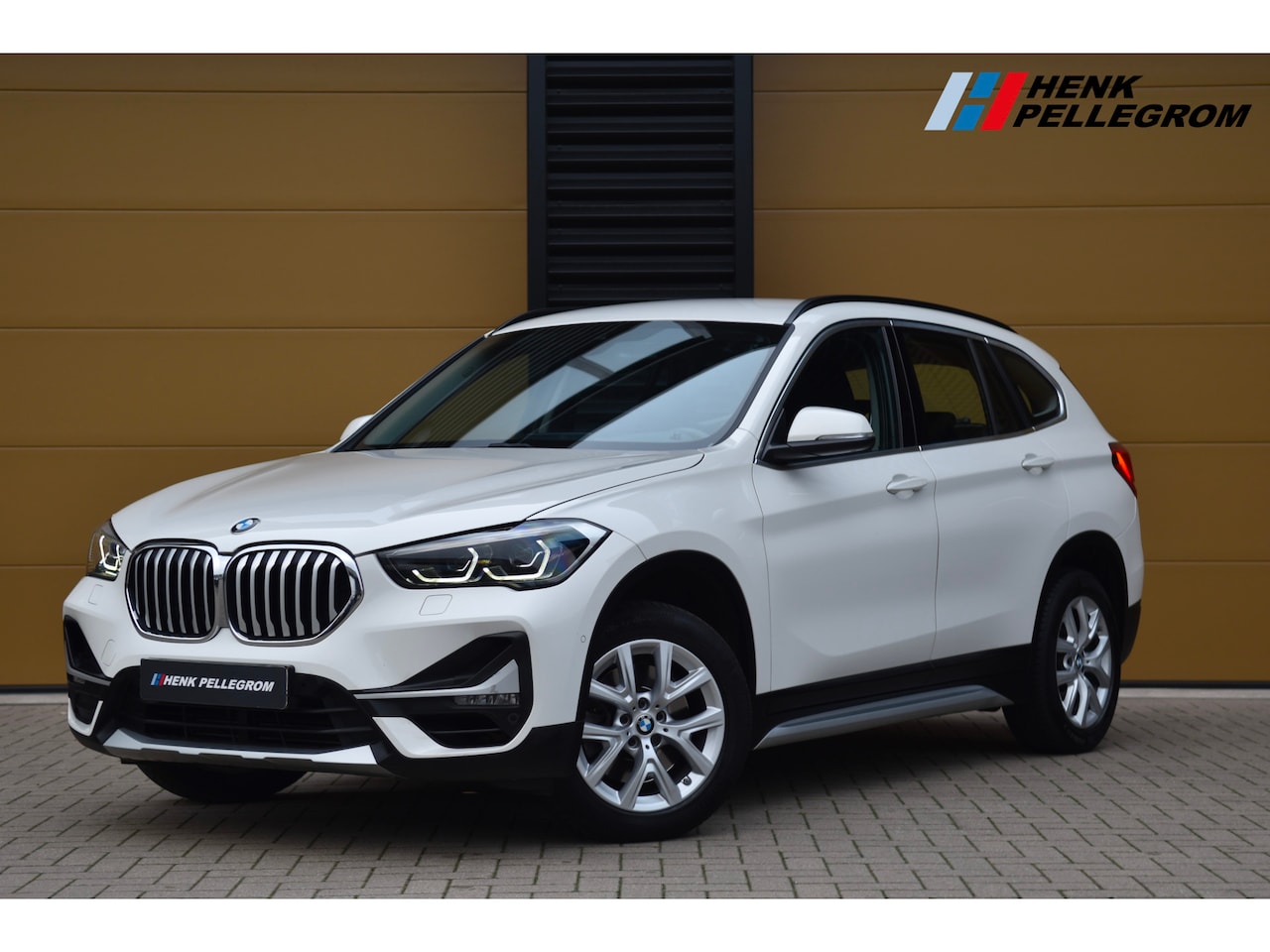 BMW X1 - sDrive20i Executive * Trekhaak * Face Lift  model * LED * Sportstoelen * - AutoWereld.nl