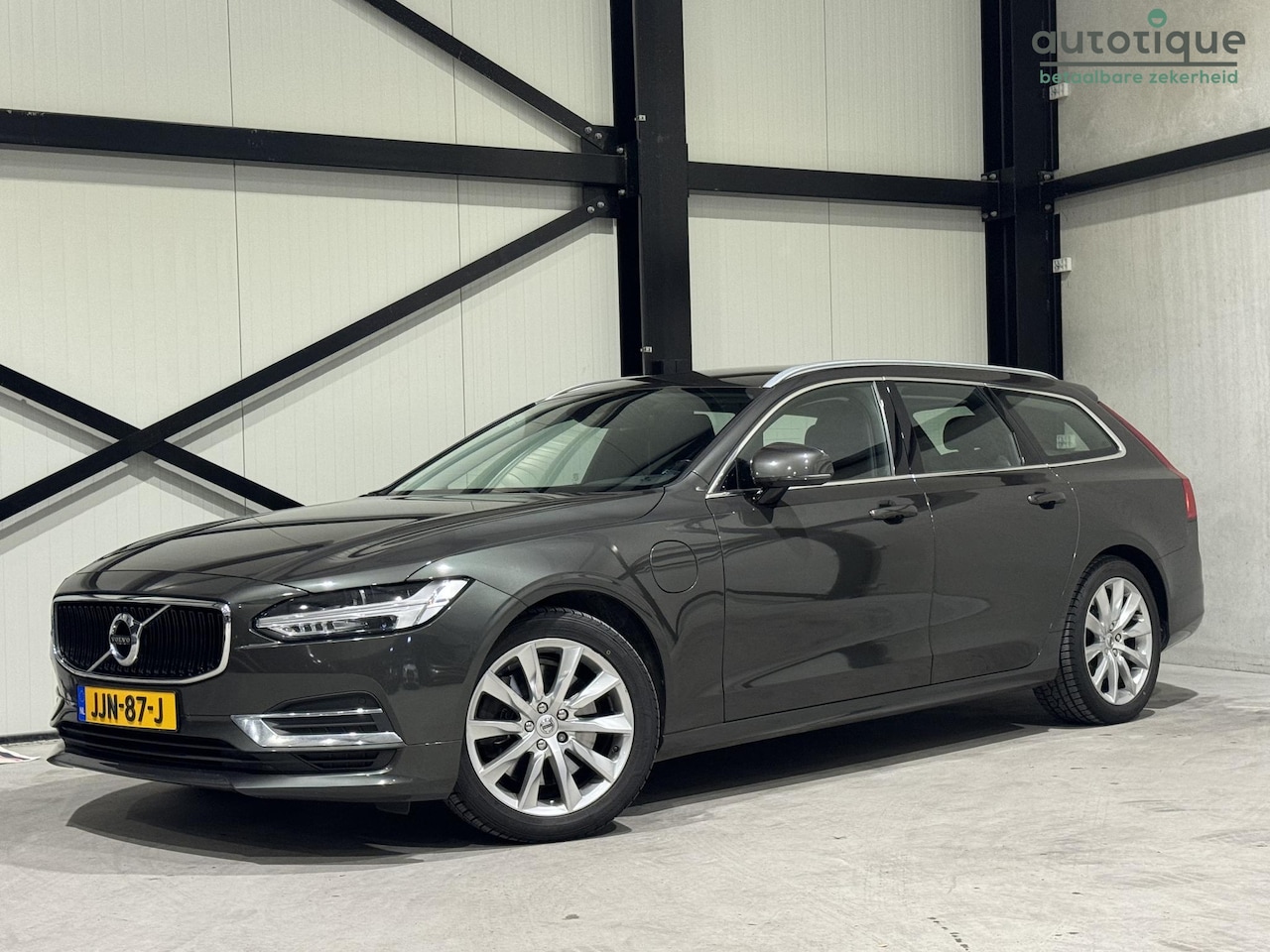 Volvo V90 - 2.0 T8 AWD Momentum Pro Aut. | leder | navi | pilot assist | carplay | adaptieve cruise | - AutoWereld.nl