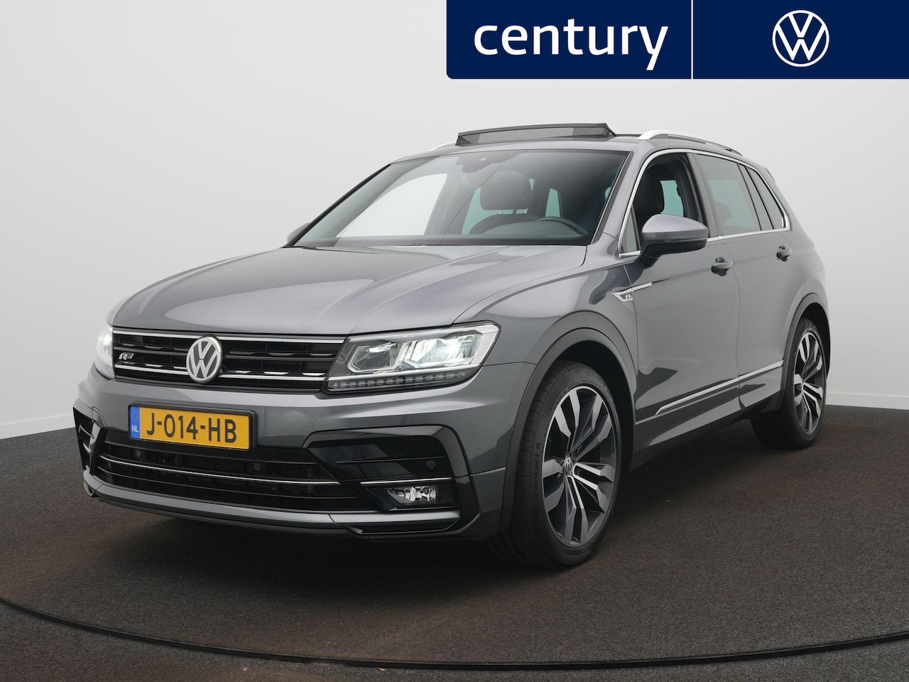 Volkswagen Tiguan - 1.5 TSI ACT Highline Business R Automaat - Pano dak - Trekhaak - LED - Navigatie - ACC - S - AutoWereld.nl
