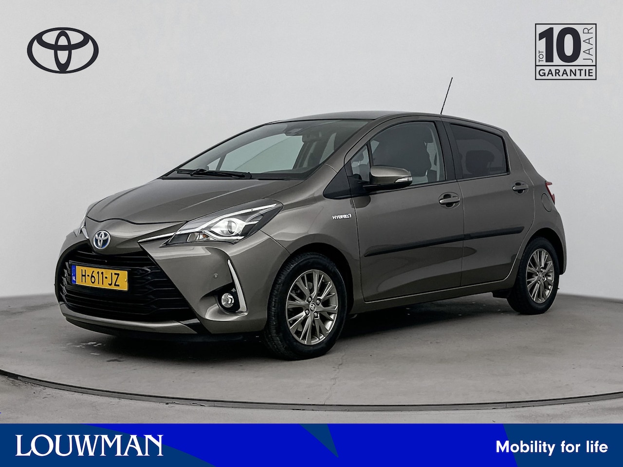 Toyota Yaris - 1.5 Hybrid Dynamic | Parkeersensoren V+A | Navigatie | Achteruitrijcamera - AutoWereld.nl