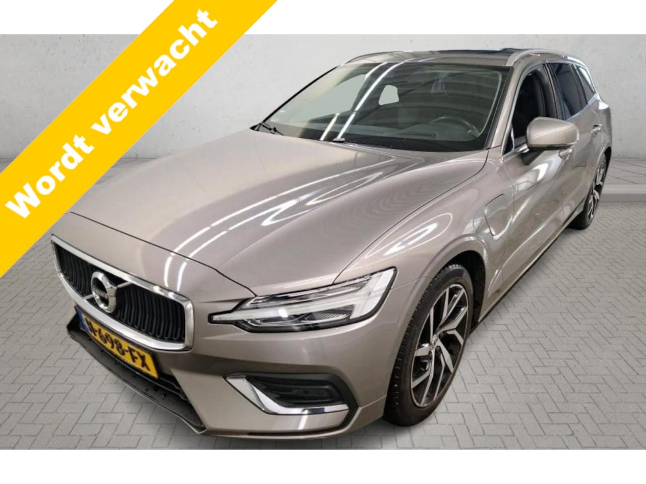 Volvo V60 - 2.0 T6 Recharge 340 pk AWD Momentum Pro Navigatie Trekhaak Panoramadak Head Up Camera Dab - AutoWereld.nl