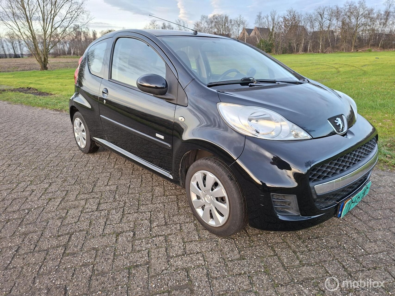 Peugeot 107 - 1.0 - 12V MILLLESIM 200 BOUWJAAR 2011 NETTE AUTO - AutoWereld.nl