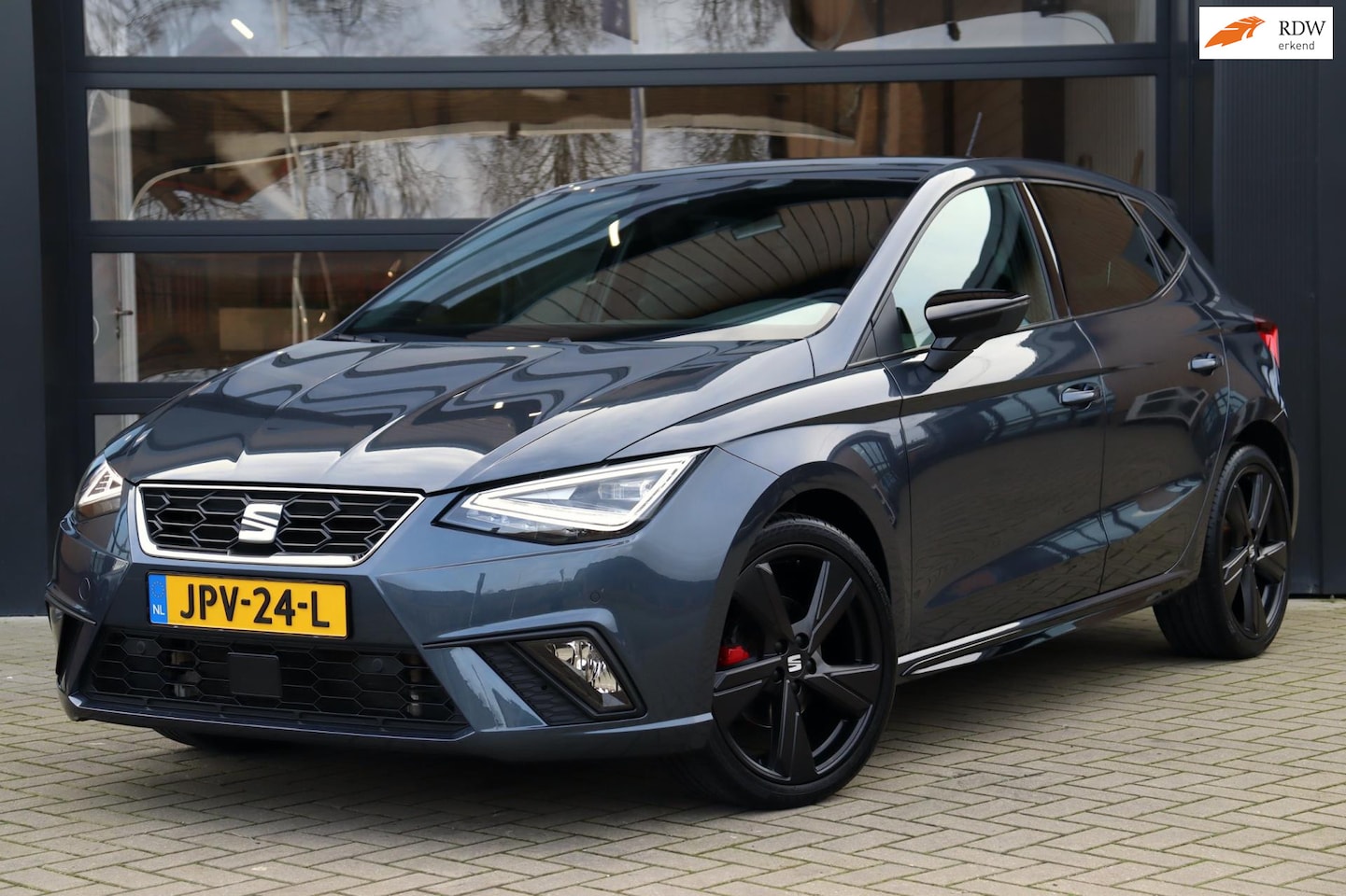 SEAT Ibiza - 1.5 TSI FR Black Edition DSG | Facelift | Panorama | Navigatie | Dealer Onderhouden | LED - AutoWereld.nl