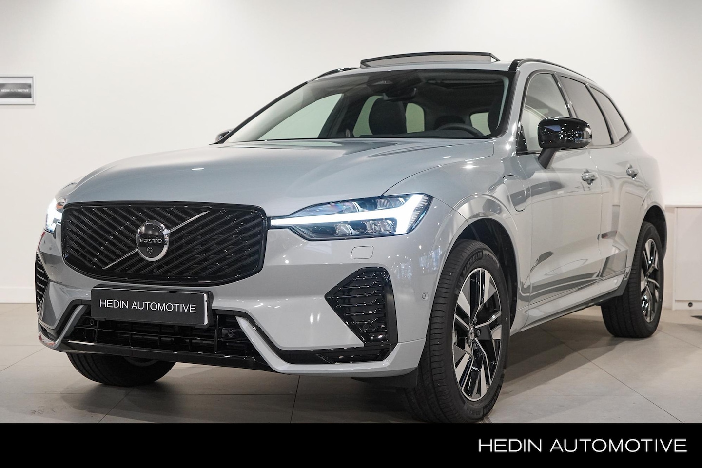 Volvo XC60 - T6 Plug-in hybrid AWD Plus Dark 350pk | 2250 kg Trekgewicht | MY2026 nieuw model | Glazen - AutoWereld.nl