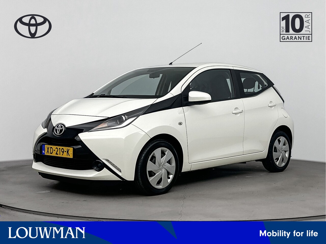 Toyota Aygo - 1.0 VVT-i x-play Automaat | Climate Control | Parkeercamera | Dealeronderhouden | - AutoWereld.nl