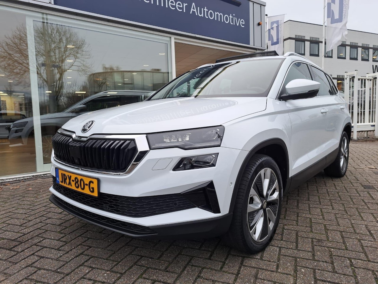 Skoda Karoq - 1.5 TSI ACT Business Edition Plus / panoramadak / navigatie / 360 camera / virtual cockpit - AutoWereld.nl