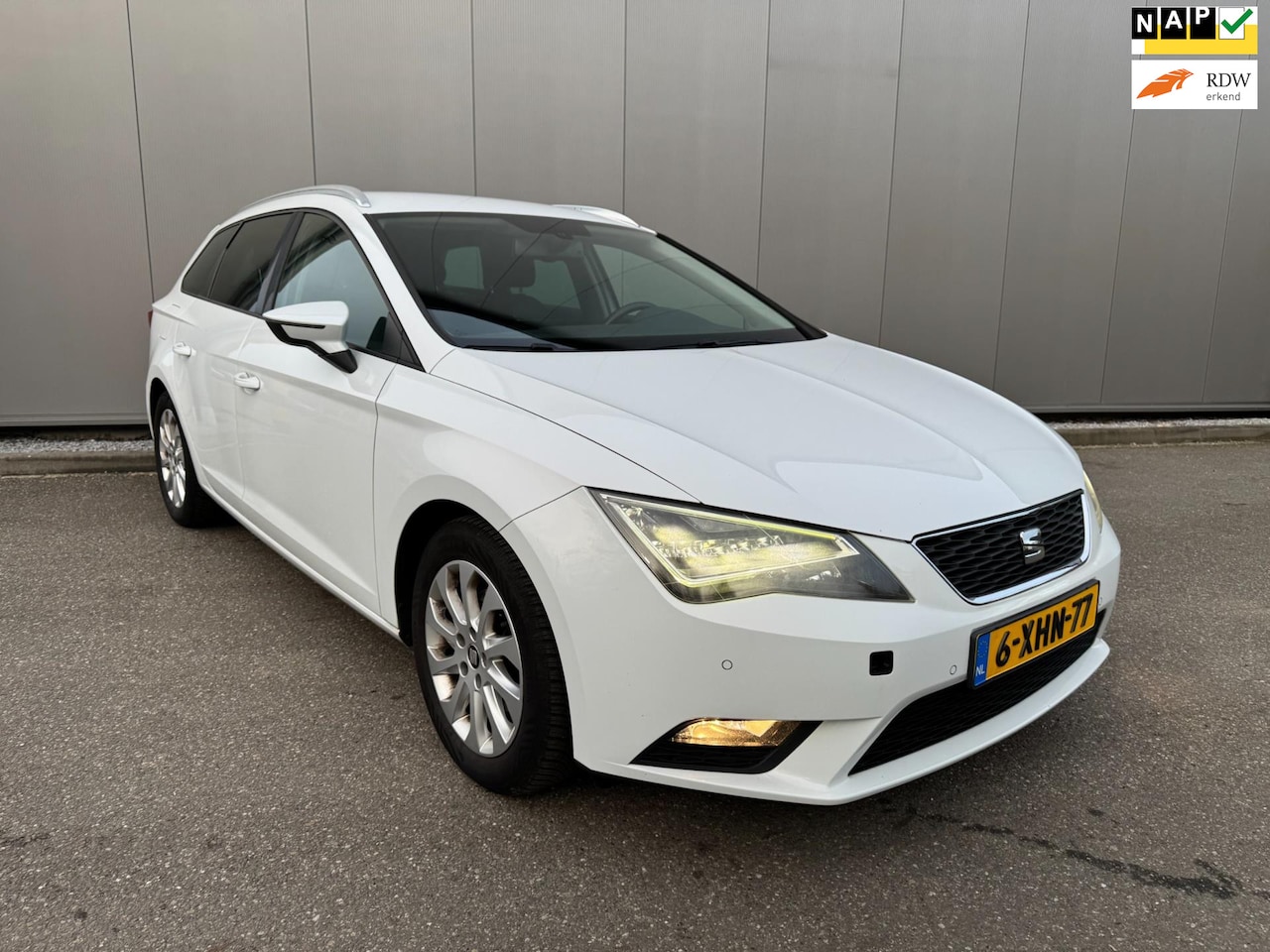 SEAT Leon ST - 1.6 TDI Style Business Ecomotive NAVI CLIMA - AutoWereld.nl