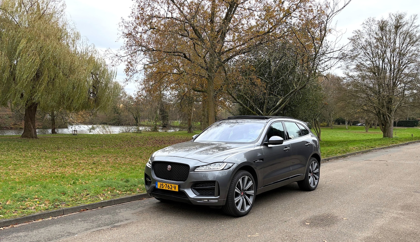 Jaguar F-Pace - 3.0 R-Sport AWD 122.760 km met alle historie. Exportprijs zonder BPM. - AutoWereld.nl