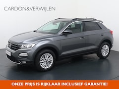 Volkswagen T-Roc - 1.0 TSI Style | 110 PK | Trekhaak | Adaptive cruise control | Parkeersensoren | Apple CarP