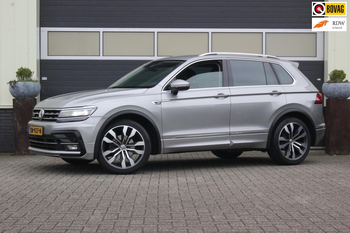 Volkswagen Tiguan - 1.4 TSI ACT Highline R-line | Trekhaak | - AutoWereld.nl