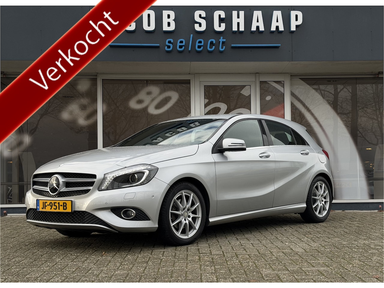 Mercedes-Benz A-klasse - 180 Ambition Automaat / Bi- Xenon / Cruise Control / Verwarmde Stoelen / Bluetooth / Navi - AutoWereld.nl