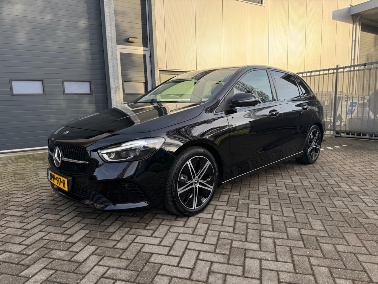 Mercedes-Benz B-klasse - 200 Progressive, LED, Memory, Trekhaak, Privacyglass, BTW, etc. - AutoWereld.nl