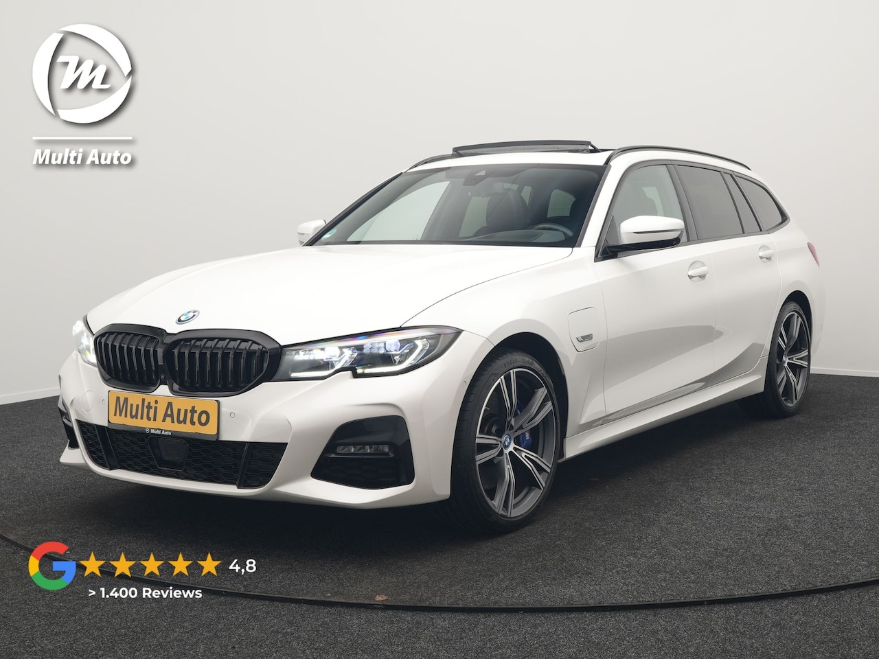 BMW 3-serie Touring - 330e xDrive M Sport Plug In Hybrid 293pk Dealer O.H. PHEV | Panodak | Head Up | Adaptive C - AutoWereld.nl