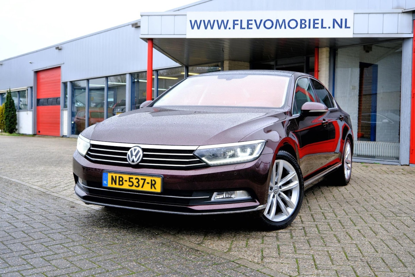 Volkswagen Passat - 1.6 TDI Connected Series Plus Aut. Navi|Leder-Alcant|Cam|LMV|Virt. Display - AutoWereld.nl