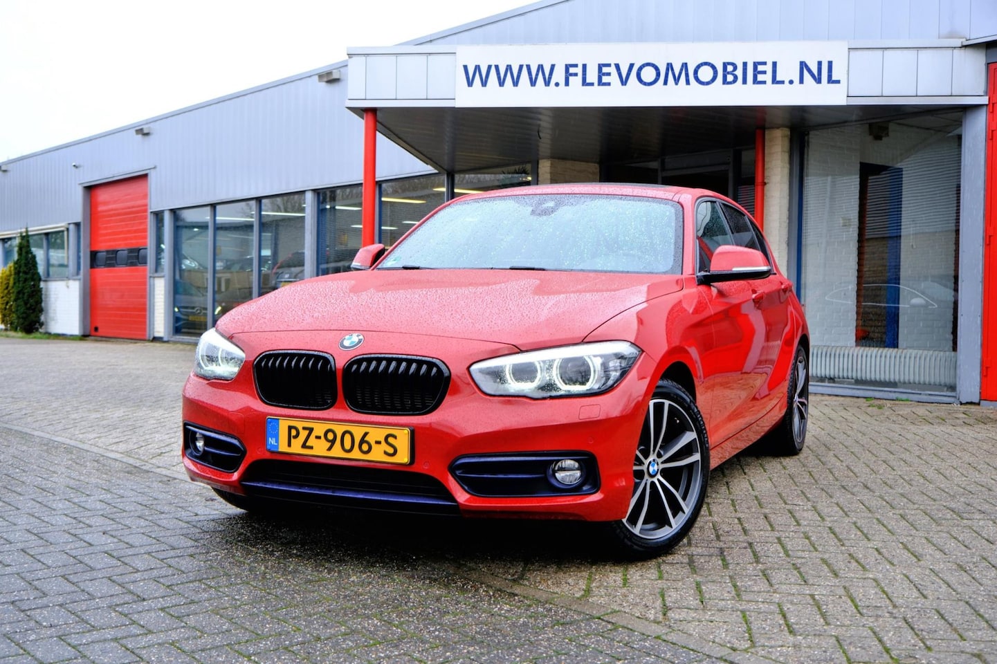 BMW 1-serie - 118i Edition Sport Line Shadow Executive Aut. Pano|Leder|Harmann Kardon|DAB+ - AutoWereld.nl