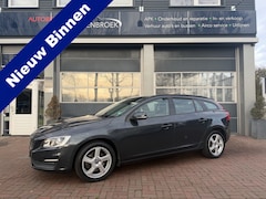 Volvo V60 - 2.0 D2 Kinetic Bj 2016 Dealer onderhouden Zuinige diesel