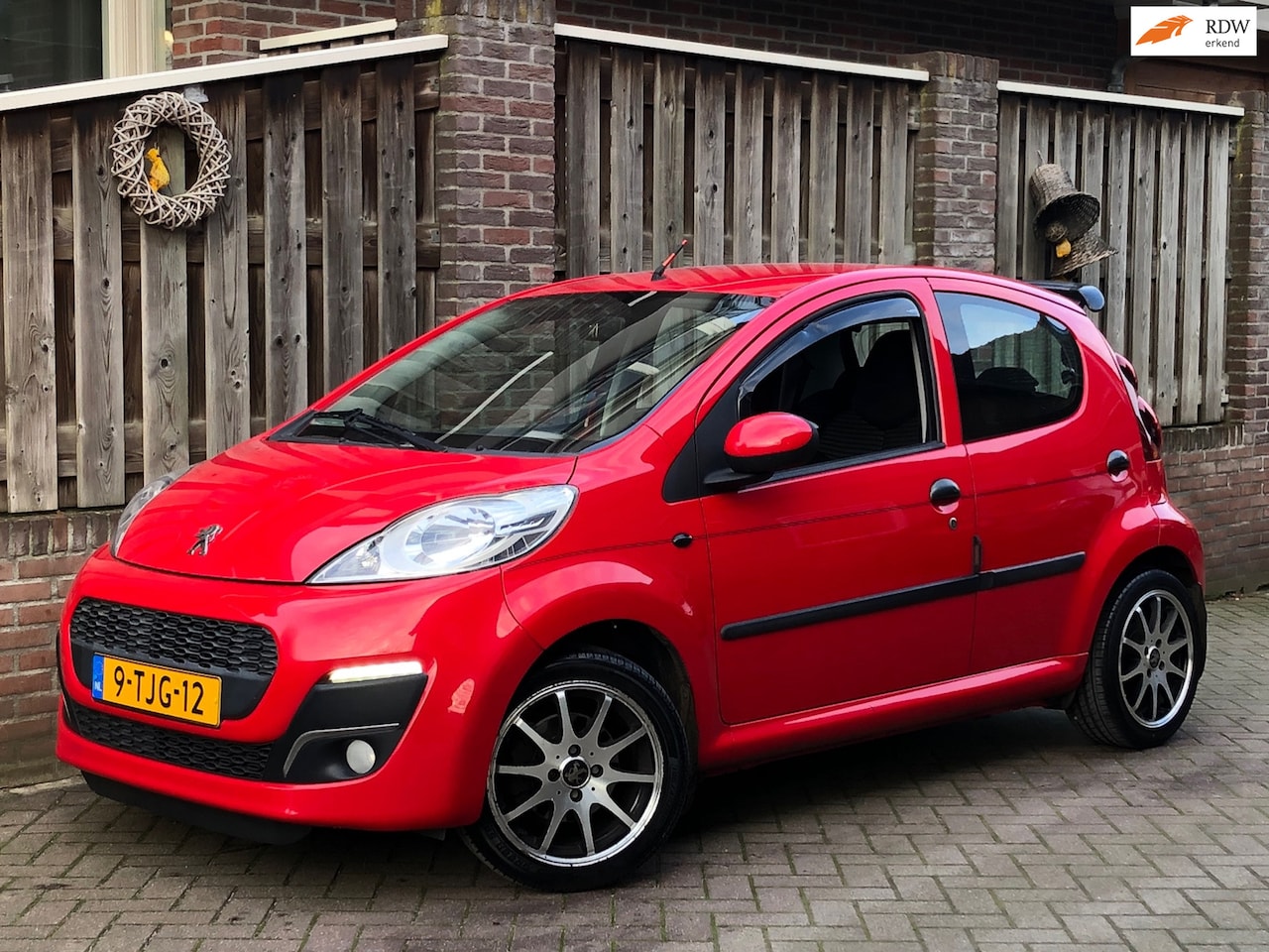 Peugeot 107 - 1.0 Sport! AIRCO, 5-deurs, 15''LM, achterspoiler! - AutoWereld.nl