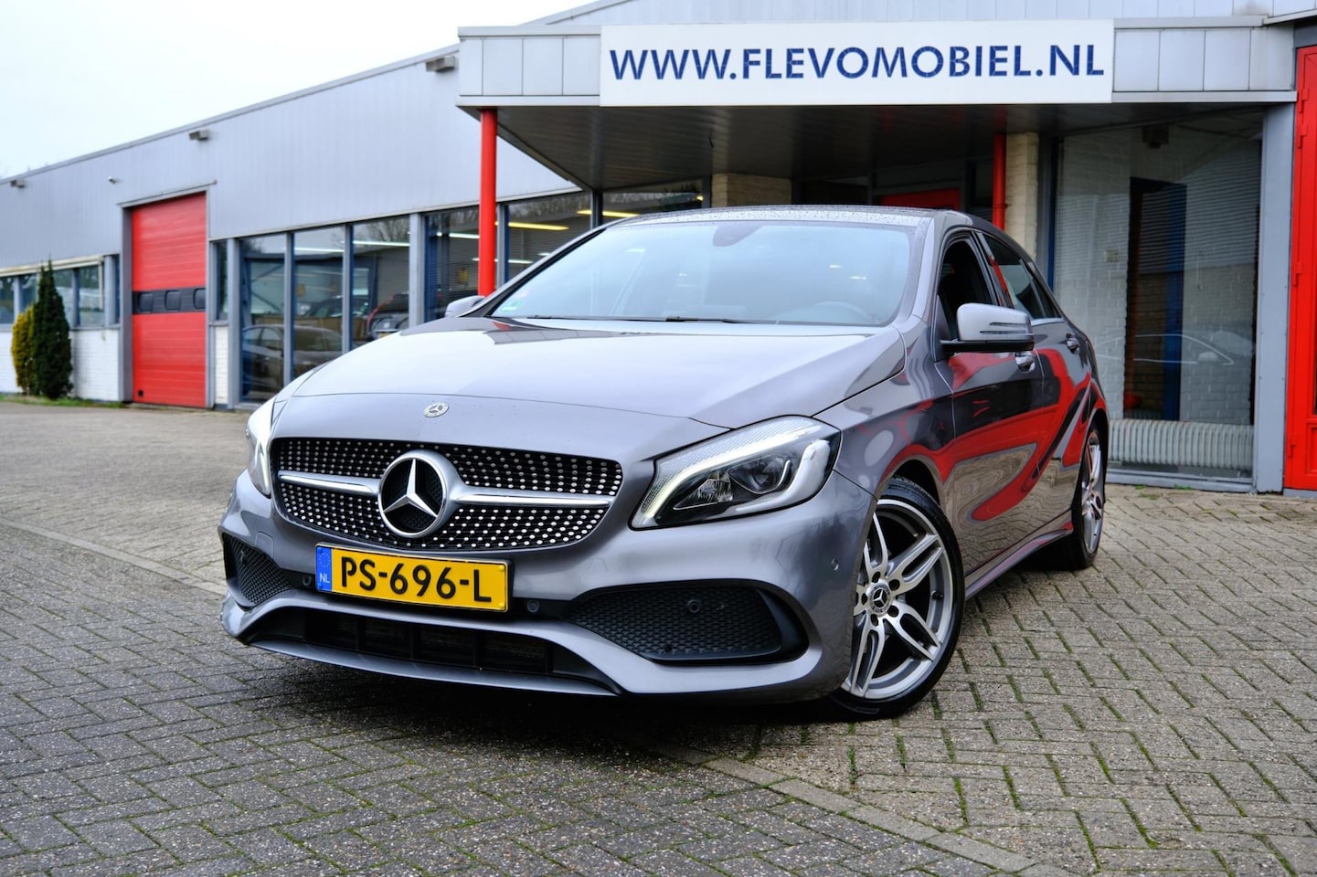 Mercedes-Benz A-klasse - 180 Business Solution AMG Aut. Leder-Alcantara|Navi|LED|LMV|Sportstoelen - AutoWereld.nl