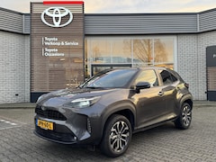 Toyota Yaris Cross - HYBRID 115 FIRST EDITION STOEL/STUURVERW LED KEYLESS 17'' LM-VELGEN PARK-SENSOREN APPLE/AN