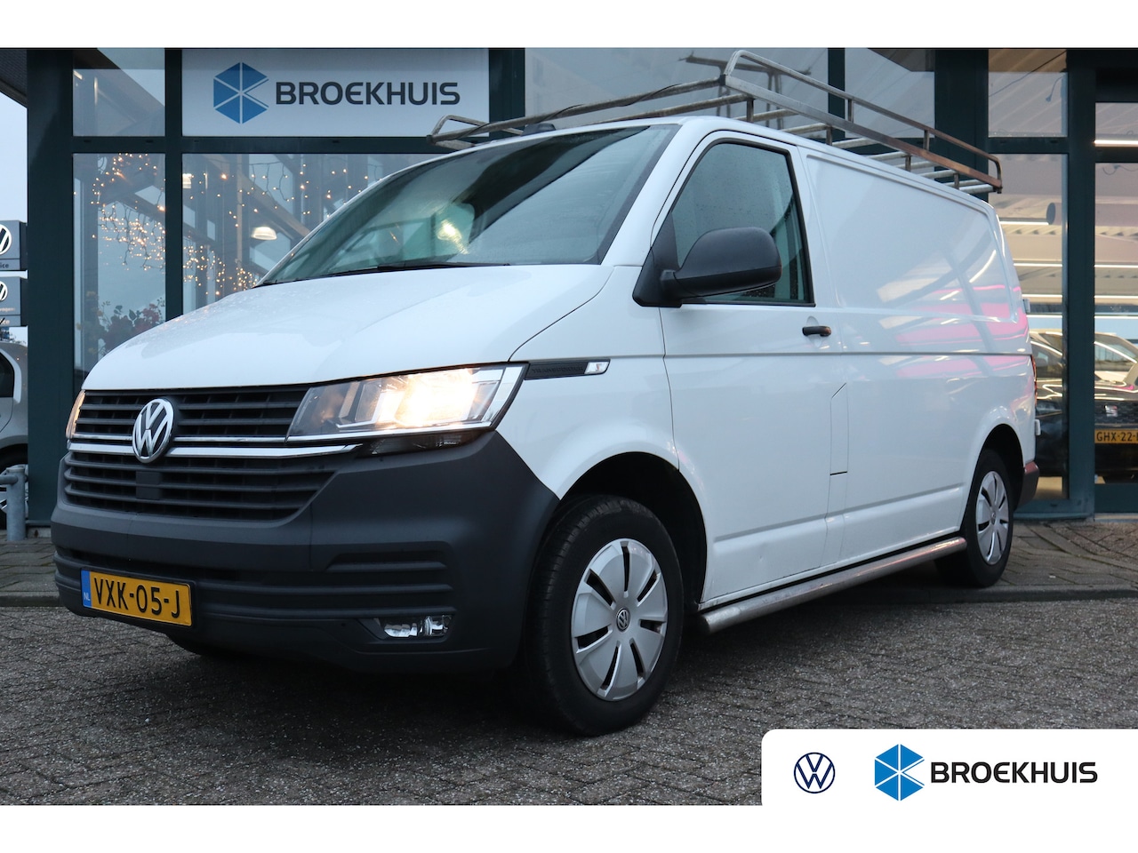 Volkswagen Transporter - 2.0 TDI L1H1 28 Comfortline 110PK | Airco | Cruise control | Hill hold functie - AutoWereld.nl